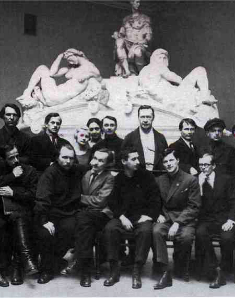 Участники VII выставки АХРР «Революция, быт и труд». 1925.