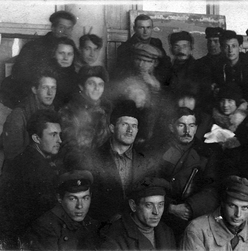 Николай Ладовский в окружении студентов ВХУТЕМАСа, 1922 год