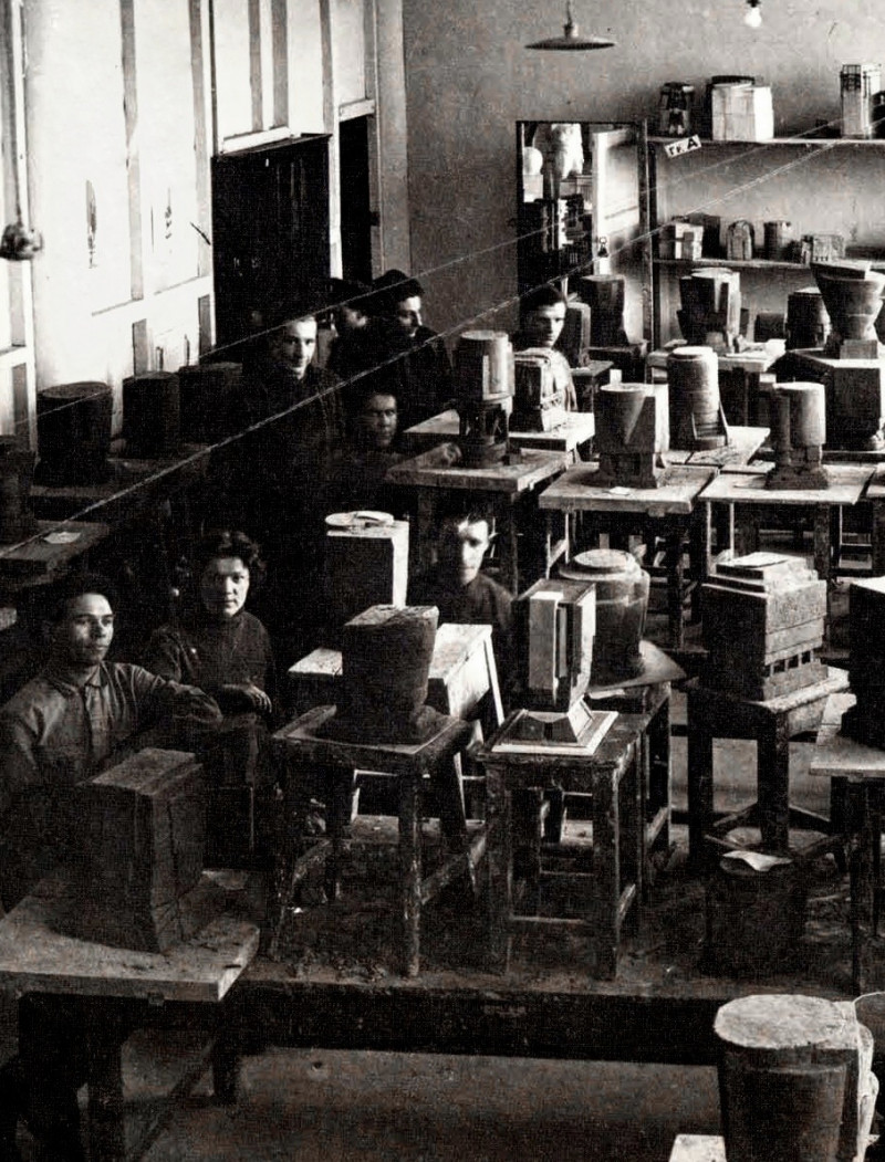 В мастерской Николая Ладовского во ВХУТЕМАСе, 1930 год