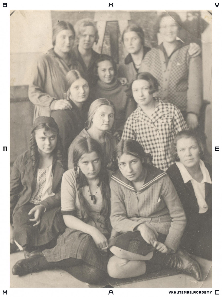 Студентки текстильного факультета ВХУТЕМАСа Москва, 1927 © Государственный музей В.В.Маяковского